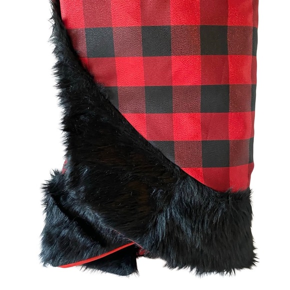 Winter Wonder Lane Buffalo Check 48" White & Black Tree Skirt - Picture 13 of 16